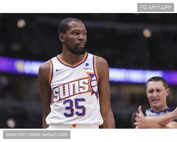 杜兰特接球就有威胁，防线被迫收缩